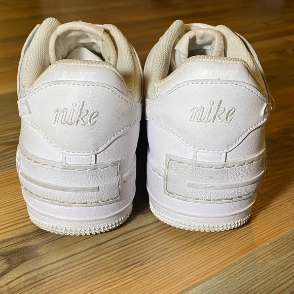 Nike Air Force 1 shadows Triple White Sneakers Size 9.5 - Picture 5 of 8